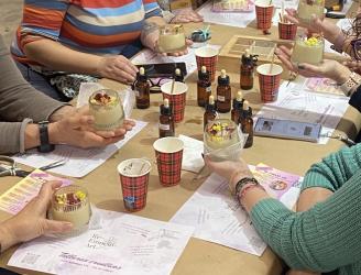 Taller de vela en recipiente