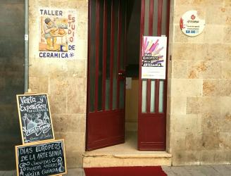 ENTRADA AL TALLER ESTUDIO CERÁMICA TEJARES 