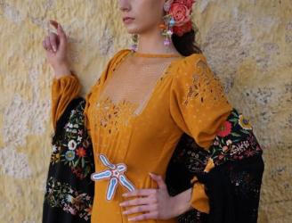 Vestido flamenca artesanal con calados bordados