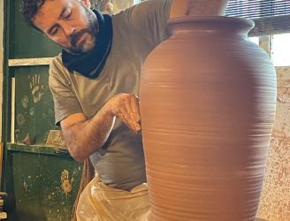 Pascual Cózár en torno alfarero