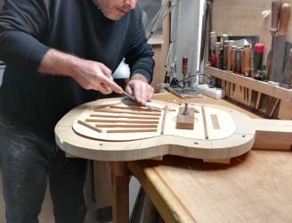 Trabajando en la tapa.