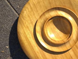 Plato torneado de iroko