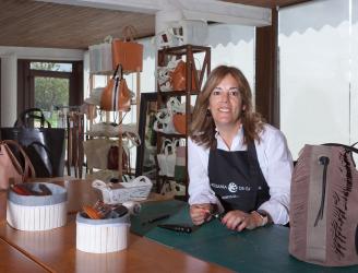 Demostración participativa del trabajo artesanal en cuero. Cada participante tendrá la ocasión de realizar un detalle en cuero.