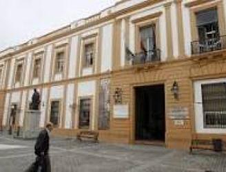 Fachada de la Escuela de Arte y Oficios Mateo Inurria en la Plaza de la Trinidad, 1. Córdoba