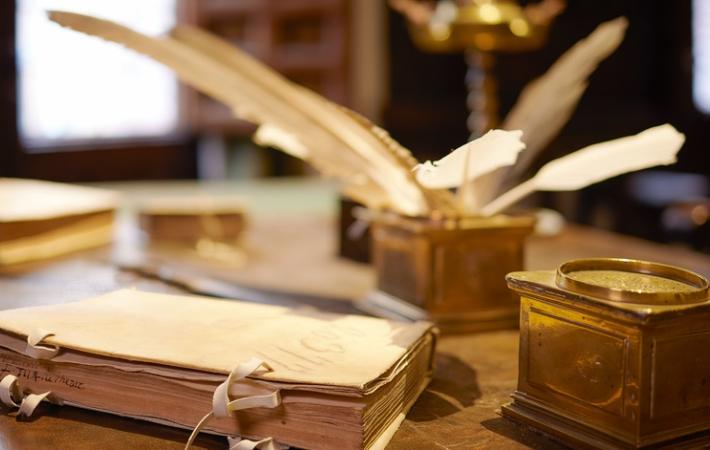 Plumas y tintero sobre el escritorio de Lope de Vega