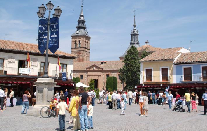 Mercado de artesanía Plaza de Segovia
