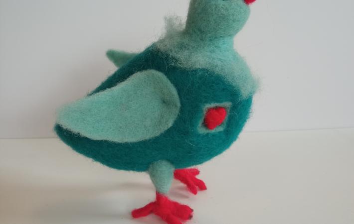 Pajarito verde con corazón realizado en fieltro
