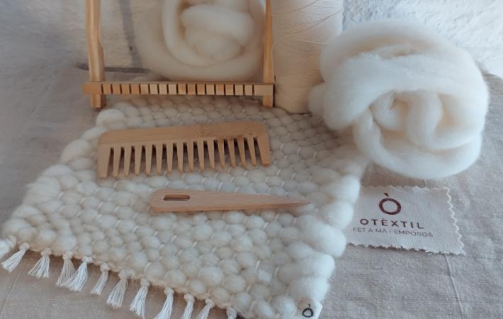 Descubre la magia del tejido y conecta con una tradición artesanal llena de significado. ¡Llévate tu pieza única e inspírate para explorar nuevas creaciones textiles!