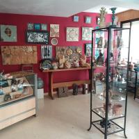 Sala de Exposiciones y tienda 