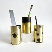 Botes de latón con pátina