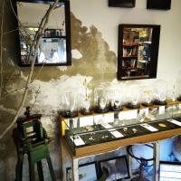 tienda-taller de malicia. Espacio expositivo.