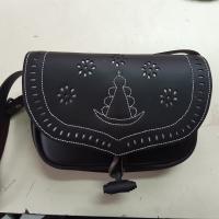 Bolso de cuero con detalle Virgen del Rocío