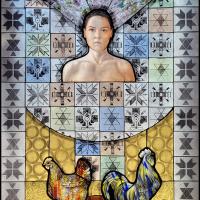 El vidrio como lienzo: Composición simbólica donde la pintura sobre vidrio y las texturas orgánicas narran una historia a través de la luz.