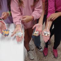 Mostrando colgantes ya terminados.