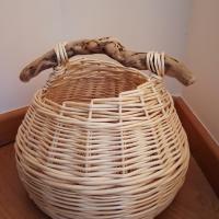 CESTO BAJO CREADO CON MIMBRE