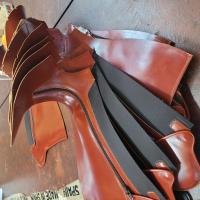 Unión de distintas piezas de piel