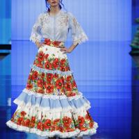 Falda y blusa artesanal con calados bordados