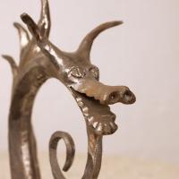 foto detalle de escultura de dragón en la que se ve la cara. Fotografía de Noelia Tofé